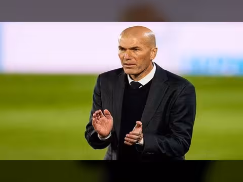 زين الدين زيدان يعود للتدريب مرة أخرى