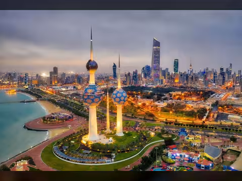 عودة أربعة خطوط نقل طاقة للخدمة في الكويت من أصل سبعة بعد تضررها من الاعتداءات الإيرانية