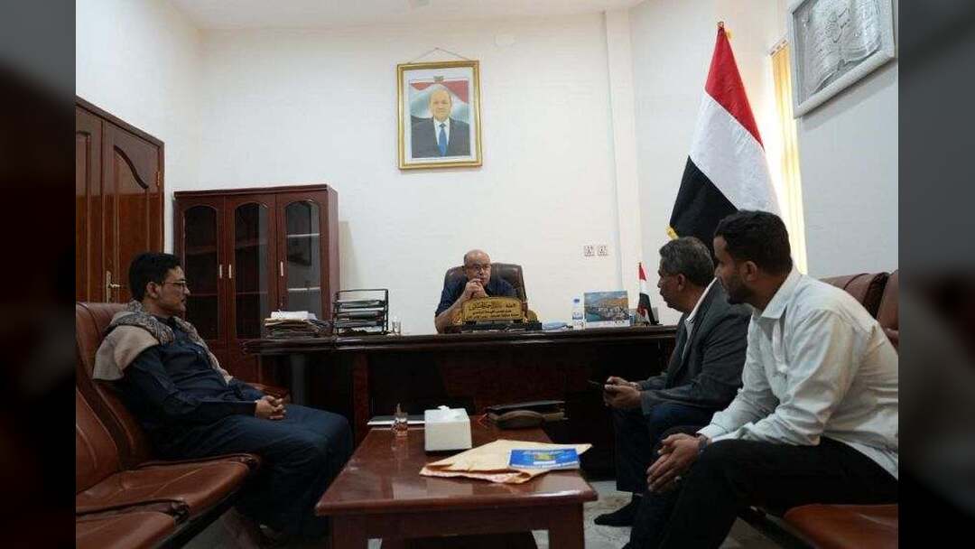 الخنبشي يطلع على سير العمل في جمارك الوديعة ويشدّد على استقرار الإمدادات النفطية بحضرموت