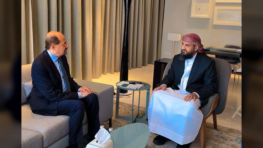 المحرّمي يلتقي رئيس الوزراء لمناقشة مستجدات الأوضاع ودعم مسار الإصلاحات الحكومية