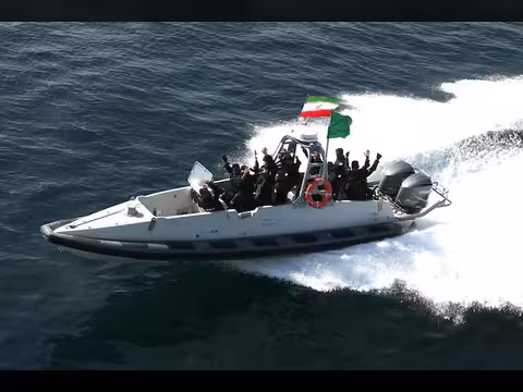  إيران تلمح الى تفعيل الهجمات الحوثية على باب المندب ضدا لأميركا