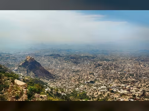 وفاة 9 أشخاص جراء سيول الأمطار في المخا وموزع غربي تعز