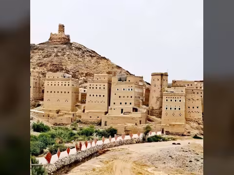 تضرر 1370 أسرة نازحة في الجوف جراء المنخفض الجوي والعواصف