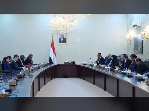 فريق حكومي يناقش مع وفد البنك الدولي تعزيز الشراكة وتوسيع الدعم الخدمي والاقتصادي والتنموي