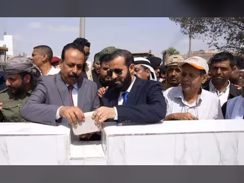 محافظ أبين يتفقد سير العمل في مشروع سد حسان الاستراتيجي