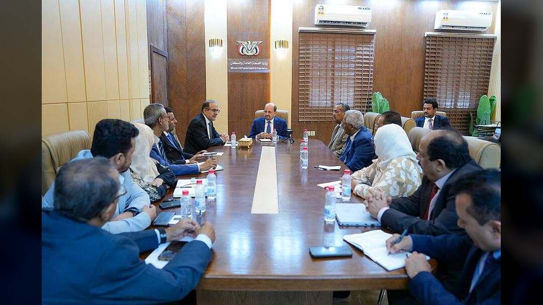 رئيس الوزراء يزور وزارة الصحة العامة والسكان ويؤكد دعم الحكومة لتطوير القطاع الصحي