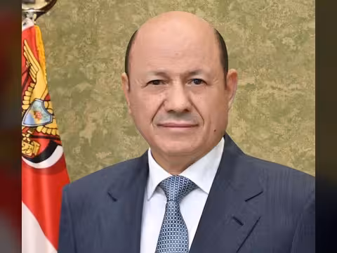 رئيس مجلس القيادة يطلع من عضو المجلس سالم الخنبشي على الأوضاع في محافظة حضرموت