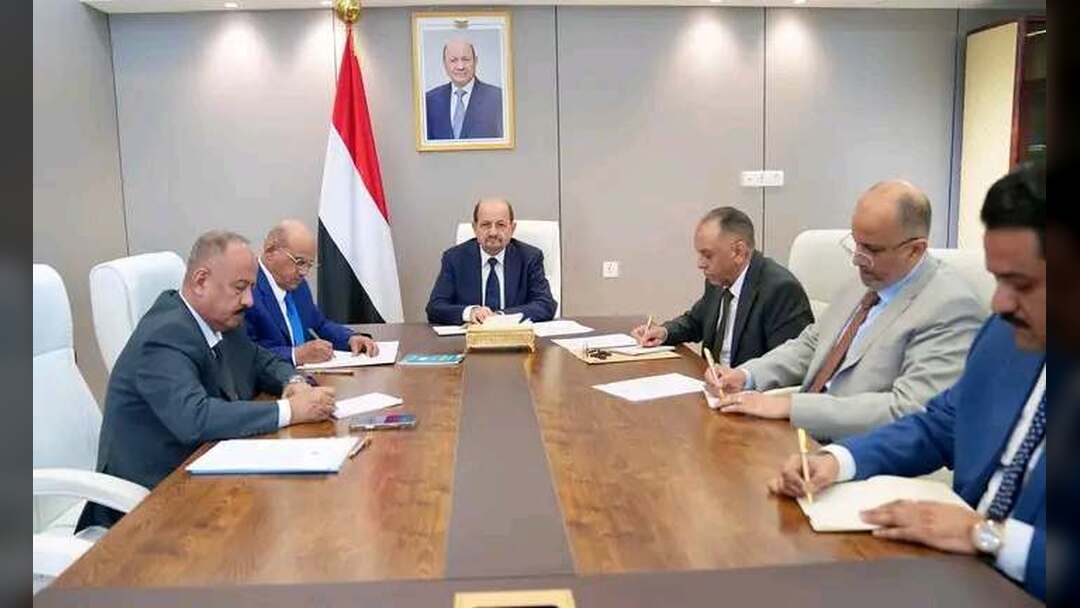 رئيس الوزراء يترأس اجتماع لجنة إدارة الأزمات الاقتصادية والإنسانية ويؤكد جاهزية الحكومة لمواجهة تداعيات التصعيد الإقليمي