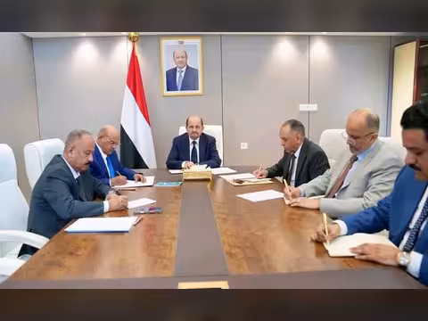 رئيس الوزراء يترأس اجتماع لجنة إدارة الأزمات الاقتصادية والإنسانية ويؤكد جاهزية الحكومة لمواجهة تداعيات التصعيد الإقليمي