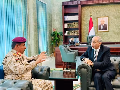 عضو مجلس القيادة الصبيحي يطلع مستوى الجاهزية القتالية للوحدات العسكرية في محور ابين