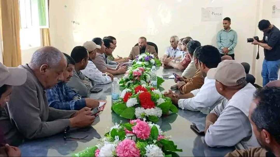 محافظ الضالع يعقد اجتماعًا مع قيادات الصحة لبحث تطوير الخدمات الطبية