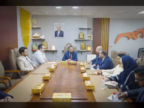 محافظ عدن يبحث مع وفد المنظمة الدولية للهجرة تسريع برامج العودة الطوعية للمهاجرين غير الشرعيين