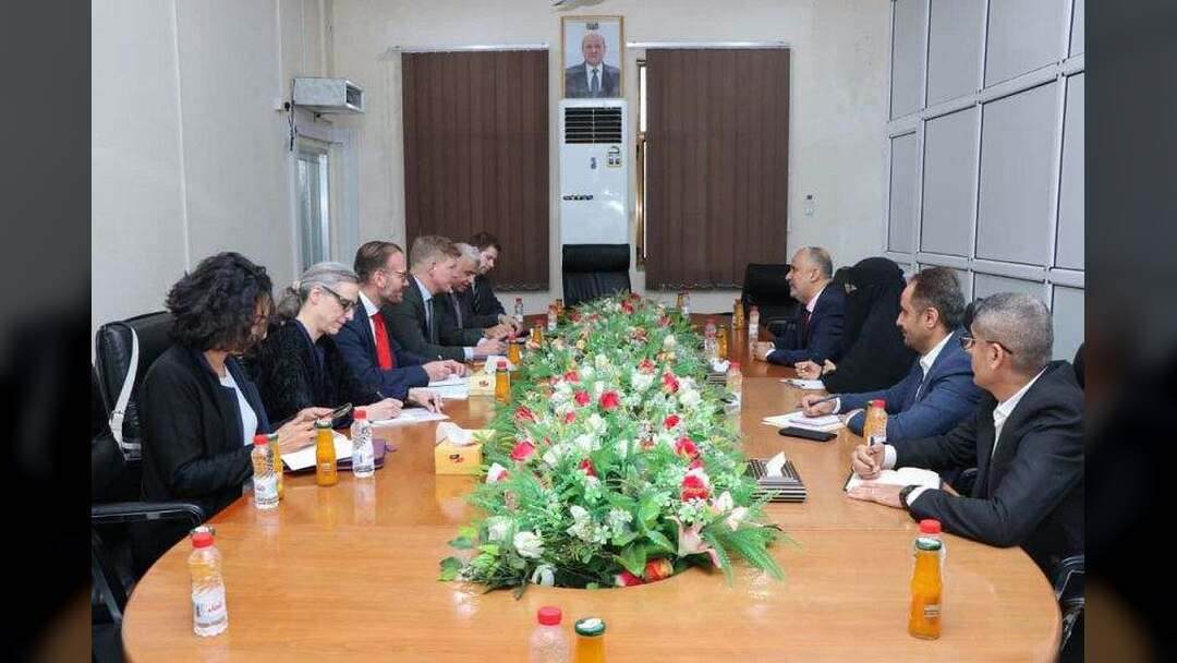 وزير المالية يبحث في عدن مع المبعوث الأممي تحديات الوضع الاقتصادي