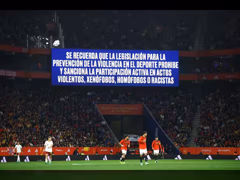 الفيفا يتدخل بعد هتافات معادية للإسلام في مباراة إسبانيا ومصر