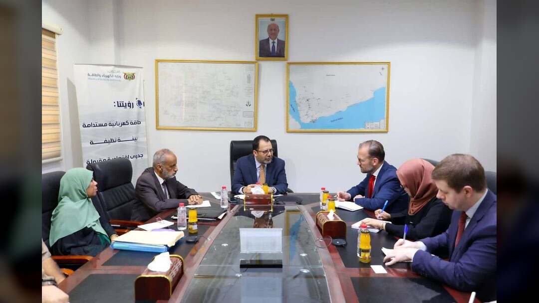 وزير الكهرباء يبحث مع مستشار المبعوث الأممي سُبل تطوير البنية التحتية للطاقة