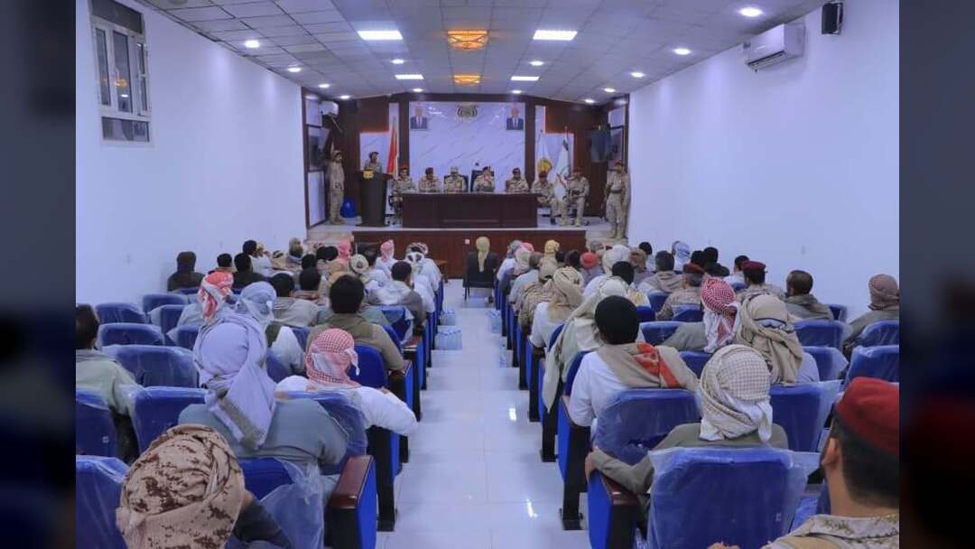 وزير الدفاع يلتقي قيادات المقاومة في مأرب والجوف ويشيد بدورهم في مواجهة مليشيات الحوثي