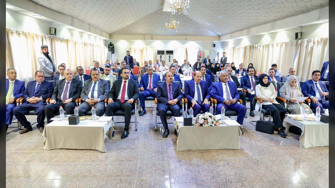 رئيس الوزراء وعدد من أعضاء الحكومة يشاركون في افتتاح  ورشة عمل لمكافحة الفساد بعدن