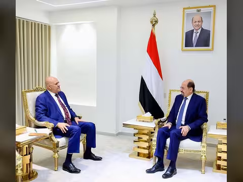 رئيس الوزراء يوجّه بمعالجة أضرار السيول في محافظة تعز ويؤكد على تقديم المساعدات للمتضررين