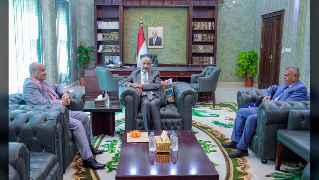 الفريق الركن الصبيحي يؤكد على دور الأحزاب السياسية في مساندة جهود الدولة وتعزيز الاستقرار السياسي