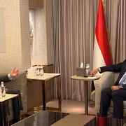 طارق صالح يستقبل السفير الأمريكي لبحث مستجدات الأوضاع في اليمن والمنطقة