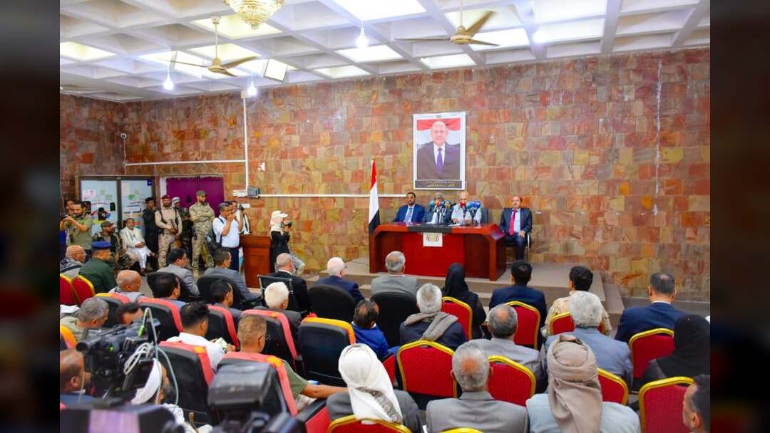 اللجنة الحكومية تعقد اجتماعاً موسعاً في محافظة تعز لمناقشة أضرار السيول