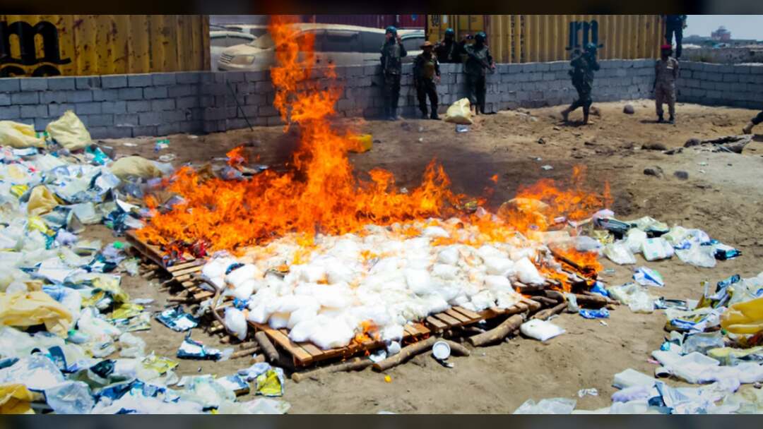 النيابة الجزائية في عدن تتلف طن و213 كجم من المواد المخدرة