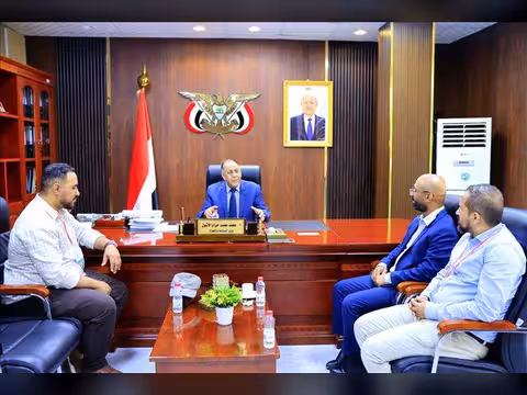 وزير الصناعة والتجارة يبحث مع القطاع الخاص دعم الابتكار الاجتماعي وتعزيز الاقتصاد الأزرق بعدن