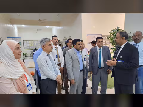وكيل محافظة سقطرى يزور معرض التصميم الجرافيكي