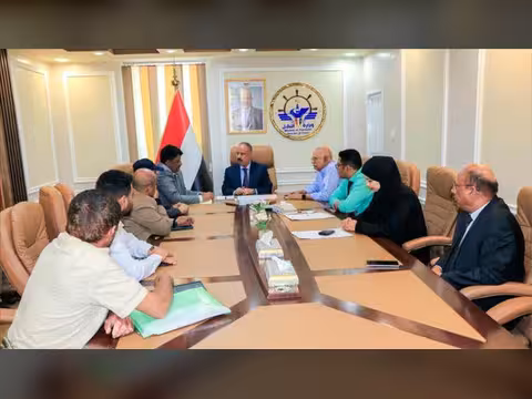 وزير النقل يناقش مع شركة صقر الحجاز حادث حافلة العرقوب ويؤكد تعزيز إجراءات السلامة