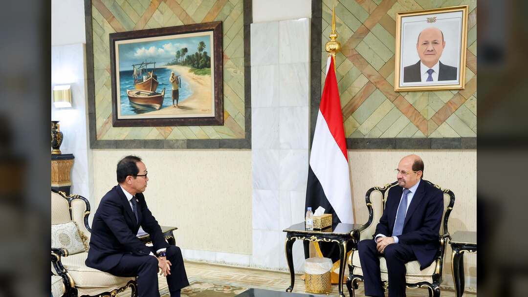 رئيس الوزراء وزير الخارجية وشؤون المغتربين يستقبل السفير الياباني لدى اليمن