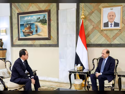 رئيس الوزراء وزير الخارجية وشؤون المغتربين يستقبل السفير الياباني لدى اليمن