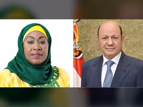 رئيس مجلس القيادة الرئاسي يهنئ بيوم الاتحاد التنزاني 