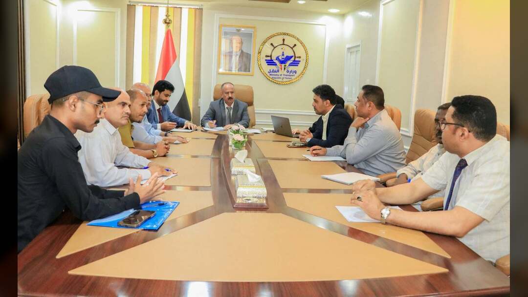 وزير النقل يترأس اجتماعاً موسعاً لمدراء مكاتب النقل بالمحافظات المحررة لمناقشة اوضاعهم وتعزيز التنسيق