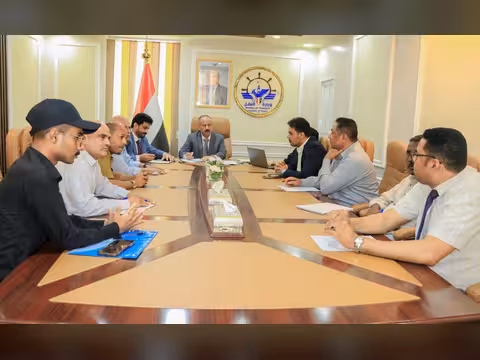 وزير النقل يترأس اجتماعاً موسعاً لمدراء مكاتب النقل بالمحافظات المحررة لمناقشة اوضاعهم وتعزيز التنسيق