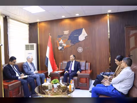 وزير الصناعة يبحث مع السفير الألماني تعزيز الشراكة الاقتصادية ودعم الصادرات اليمنية