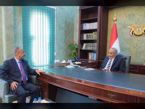 الفريق الصبيحي يوجه برفع جاهزية الموانئ البرية والبحرية والجوية وتعزيز انسيابية حركة البضائع والمسافرين