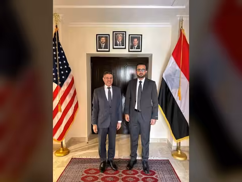 وزير الخدمة المدنية يلتقي السفير الأمريكي