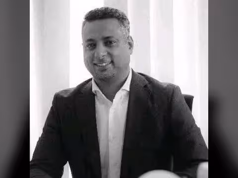 الوزير مختار اليافعي ينعي وسام قائد ويعتبر اغتياله استهدافًا للعقل الوطني  نعى وزير الشؤون الاجتماعية والعمل