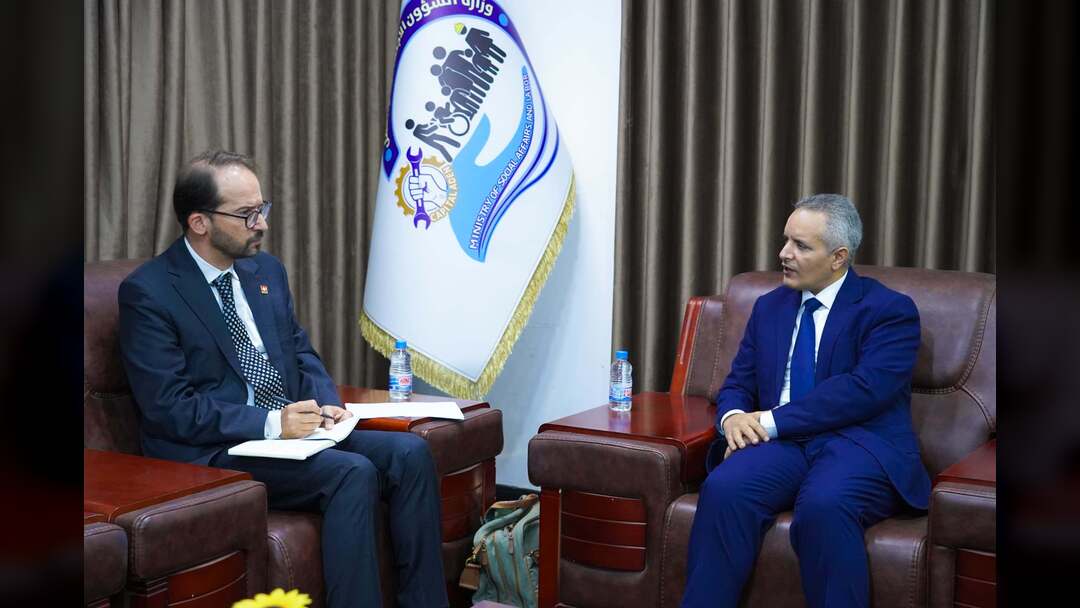 وزير الشؤون الاجتماعية يبحث مع السفير السويسري تعزيز التعاون ودعم برامج الحماية الاجتماعية