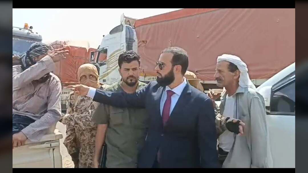 محافظ ابين يقود بنفسه حملة أمنية تُنهي جريمة تقطع لعصابة مسلحة وتضبط المتورطين