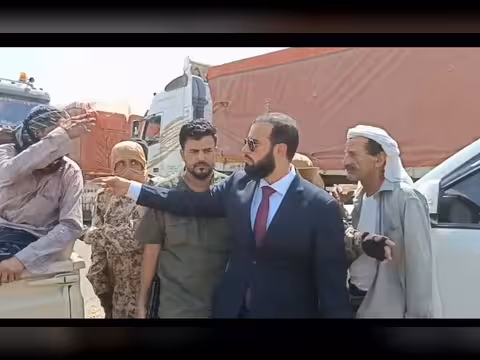 محافظ ابين يقود بنفسه حملة أمنية تُنهي جريمة تقطع لعصابة مسلحة وتضبط المتورطين