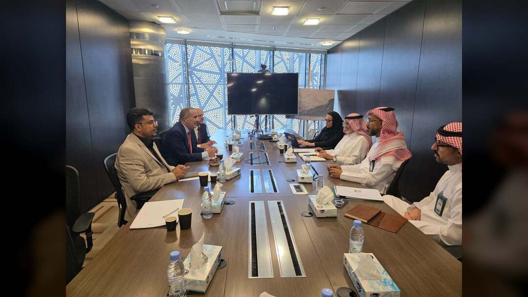 وزير الصحة يبحث مع البرنامج السعودي مجالات التعاون المشترك ودعم القطاع الصحي