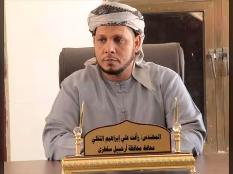 محافظ سقطرى يناقش مع البرنامج السعودي دعم وتطوير قطاع الكهرباء
