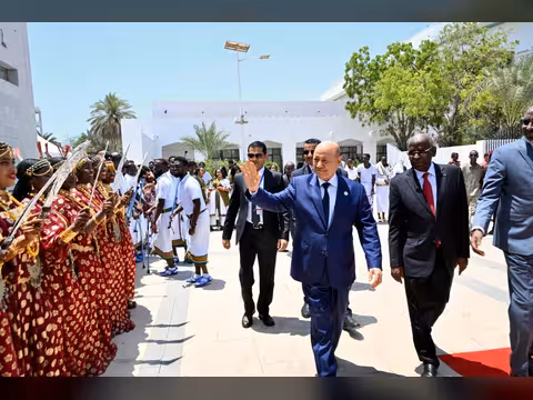 الرئيس العليمي يشارك رؤساء الدول والحكومات في مراسم تنصيب الرئيس الجيبوتي