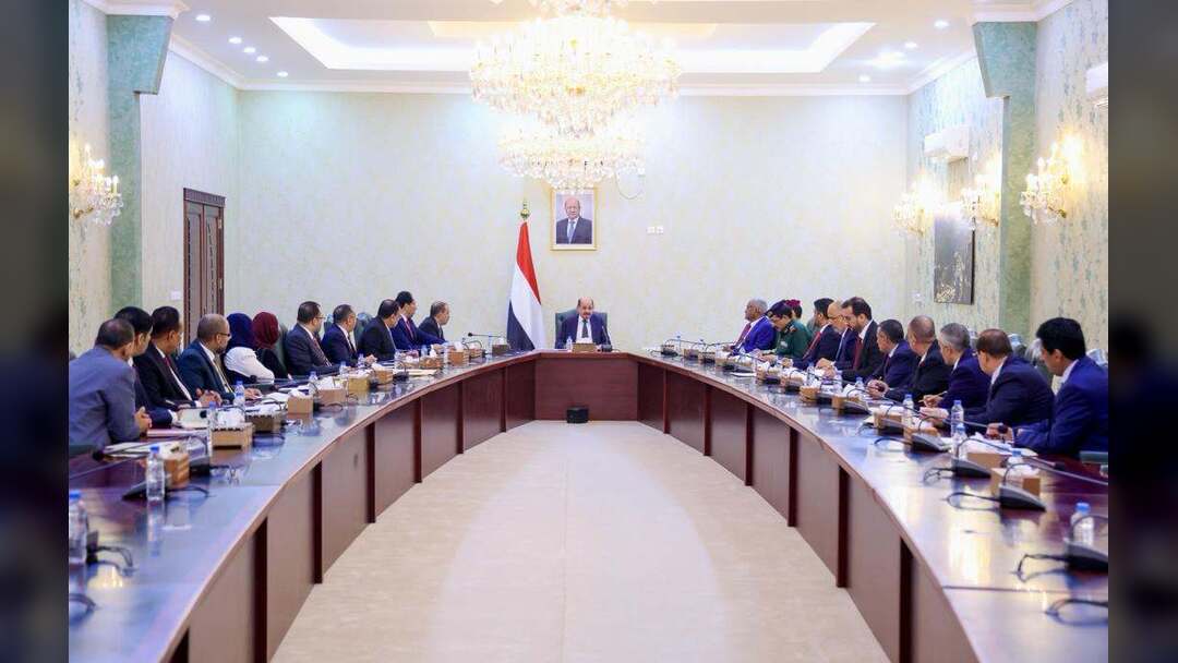 رئيس الوزراء وزير الخارجية يرأس في عدن اجتماعاً لمجلس الوزراء لمناقشة مستجدات الأوضاع ويتخذ عدد من القرارات