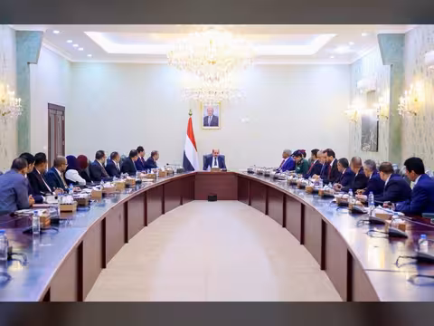 رئيس الوزراء وزير الخارجية يرأس في عدن اجتماعاً لمجلس الوزراء لمناقشة مستجدات الأوضاع ويتخذ عدد من القرارات