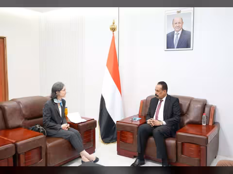 وزير الأشغال يبحث مع السفيرة الفرنسية سبل تعزيز التعاون في قطاع الطرق والبنية التحتية