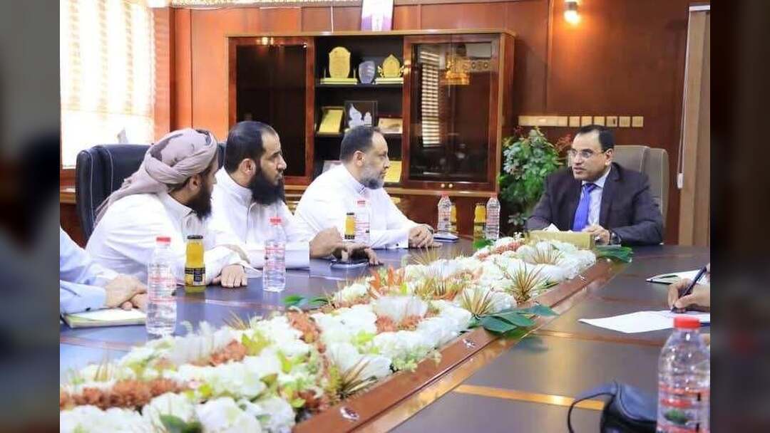الوزير السقطري يبحث مع بنك عدن الأول شراكة استراتيجية لتعزيز الاستثمار الزراعي والسمكي ودعم الإنتاج والتصدير