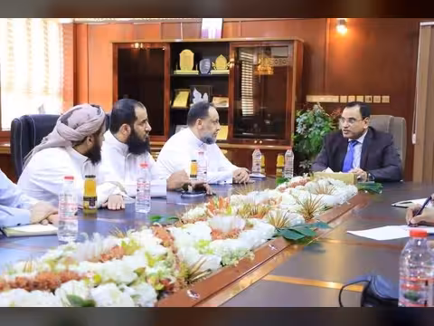 الوزير السقطري يبحث مع بنك عدن الأول شراكة استراتيجية لتعزيز الاستثمار الزراعي والسمكي ودعم الإنتاج والتصدير