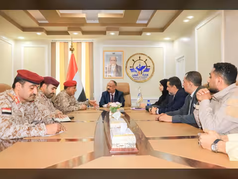 وزير النقل يناقش مع مساعد وزير الدفاع للشؤون اللوجستية تعزيز التنسيق المشترك